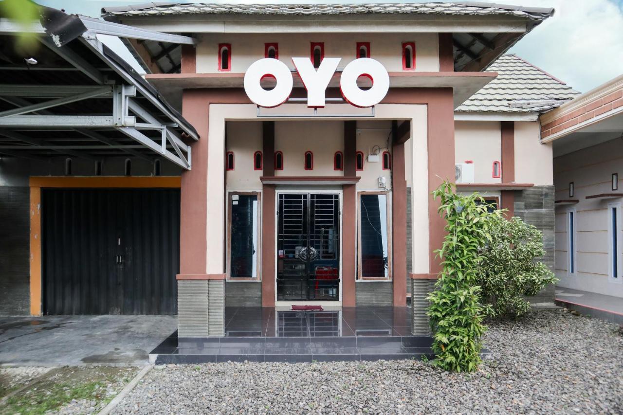 Oyo 2202 Delima Guest House Syariah Padang  Exteriör bild