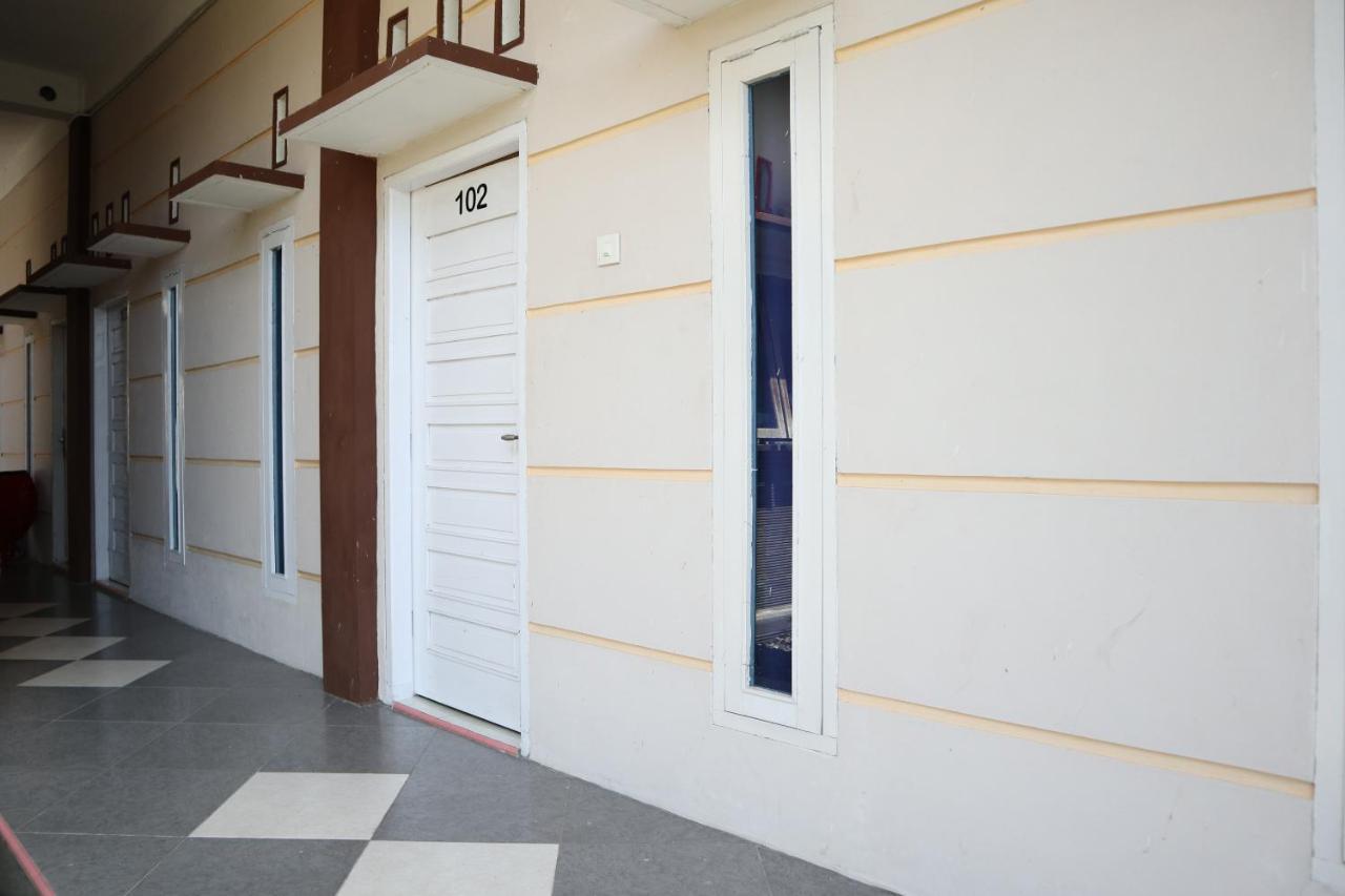 Oyo 2202 Delima Guest House Syariah Padang  Exteriör bild